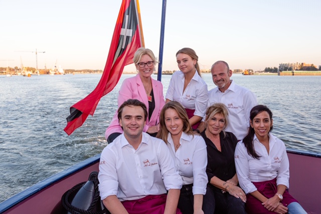 MS de Jordaan in zakelijke bedrijfskleding Oger Corporate Fashion